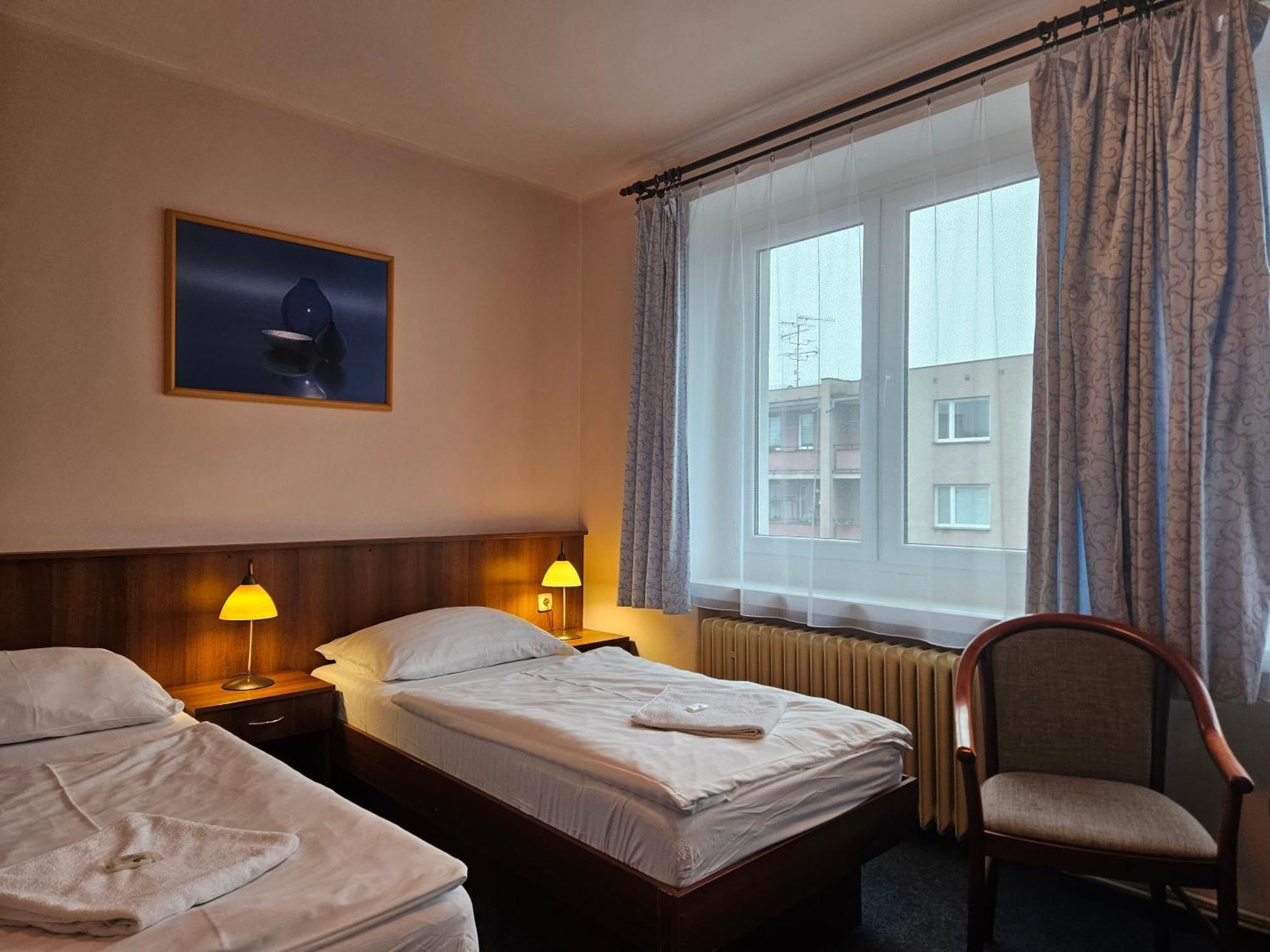 Hotel Trim Pardubice Exteriör bild
