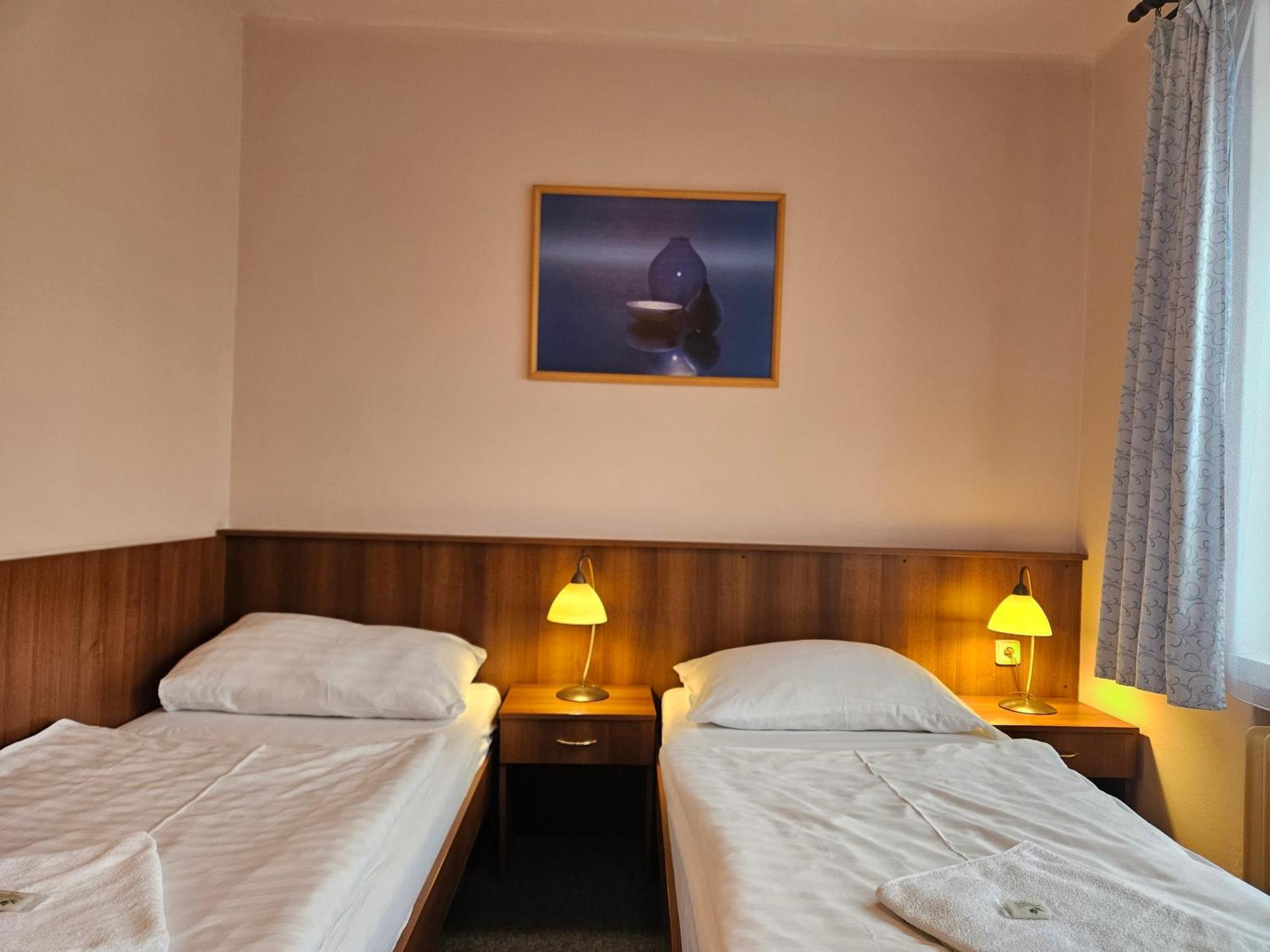 Hotel Trim Pardubice Exteriör bild