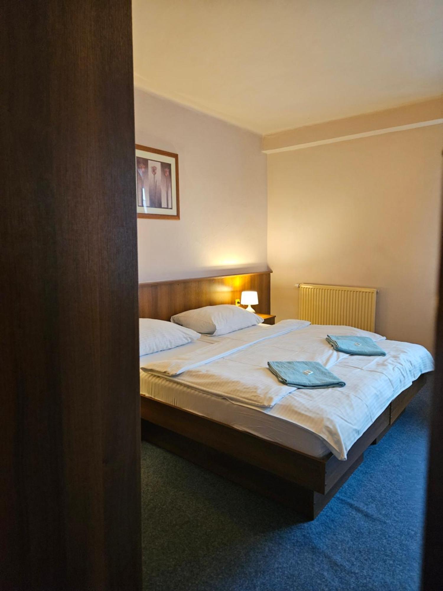 Hotel Trim Pardubice Exteriör bild