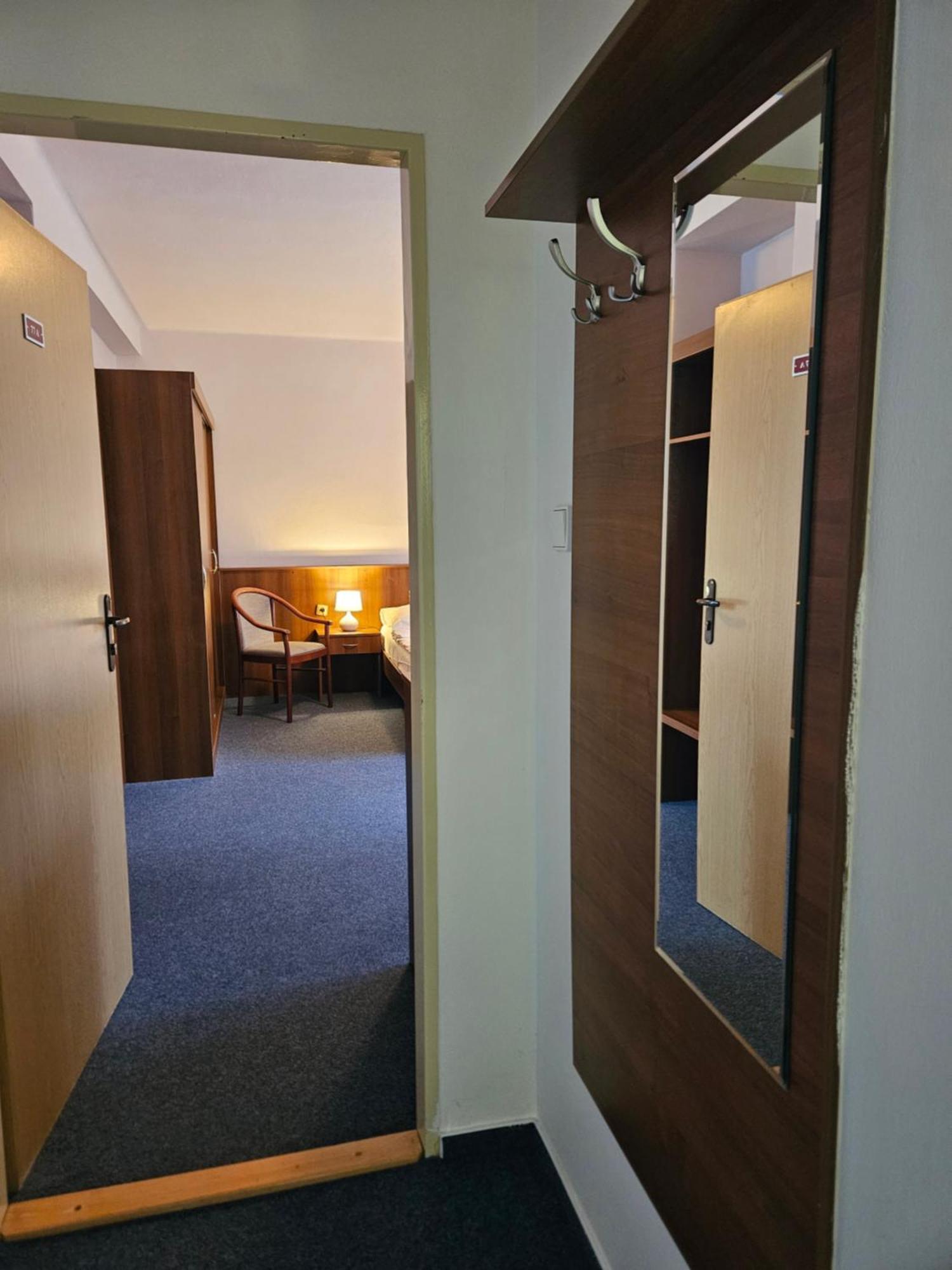 Hotel Trim Pardubice Exteriör bild