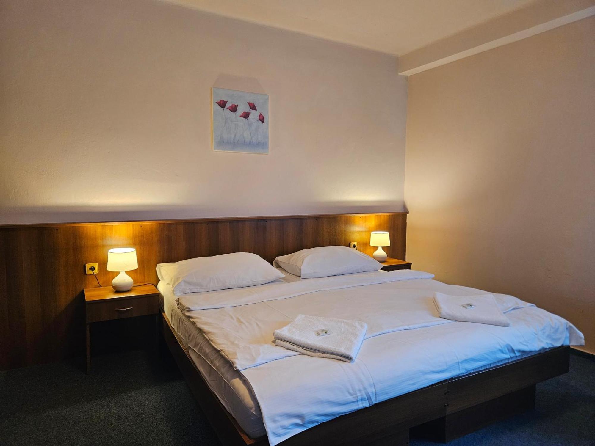 Hotel Trim Pardubice Exteriör bild