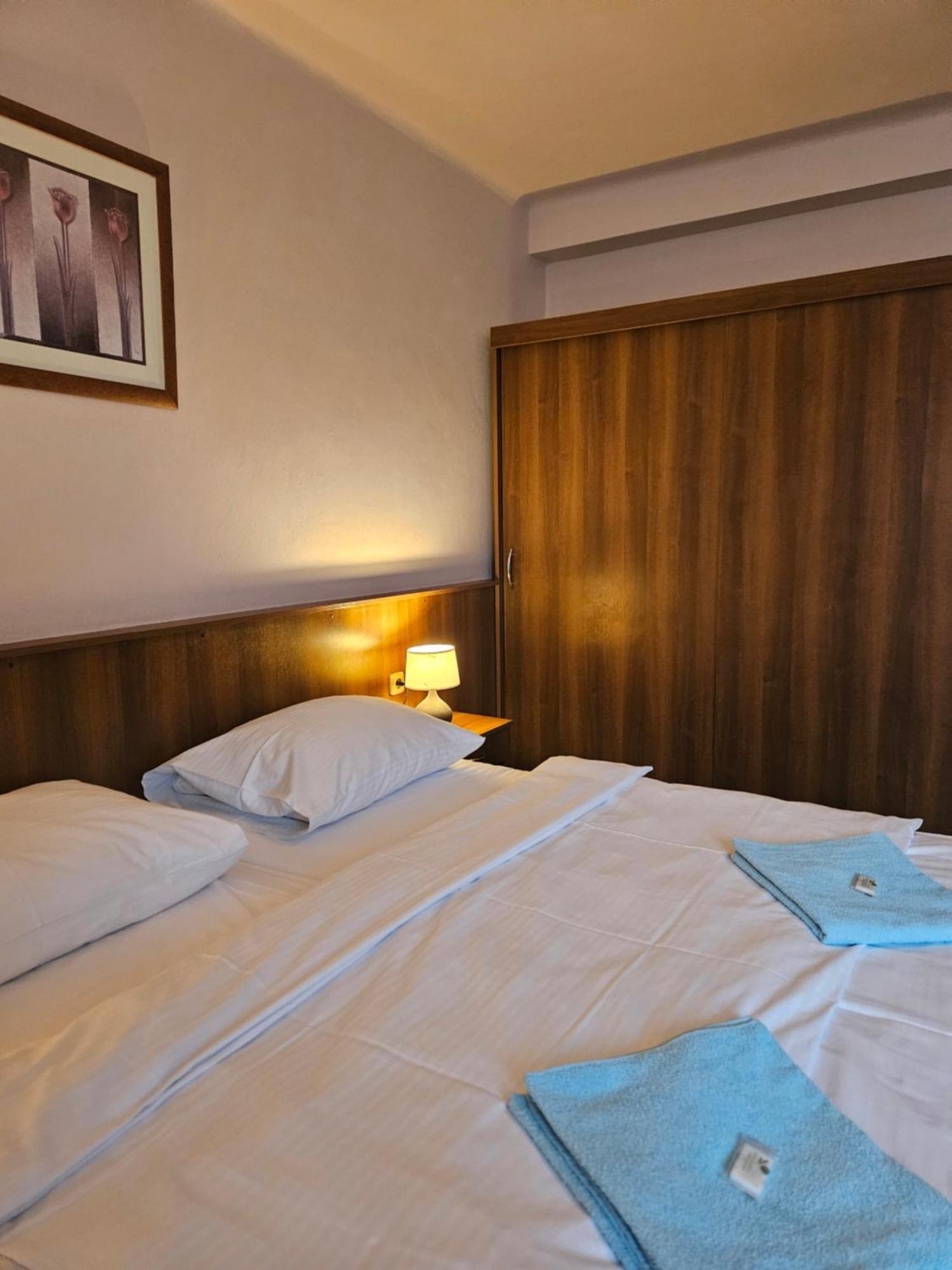 Hotel Trim Pardubice Exteriör bild