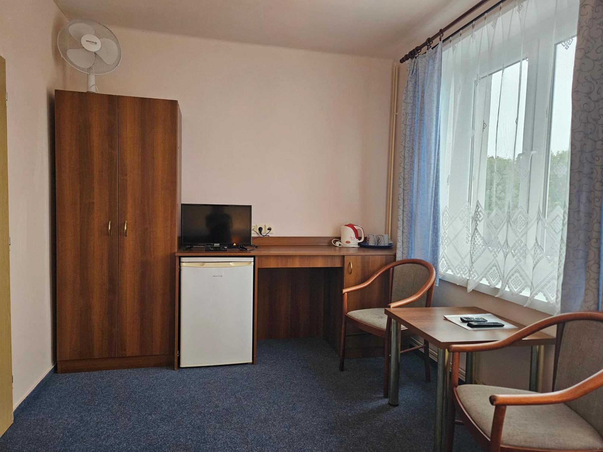 Hotel Trim Pardubice Exteriör bild