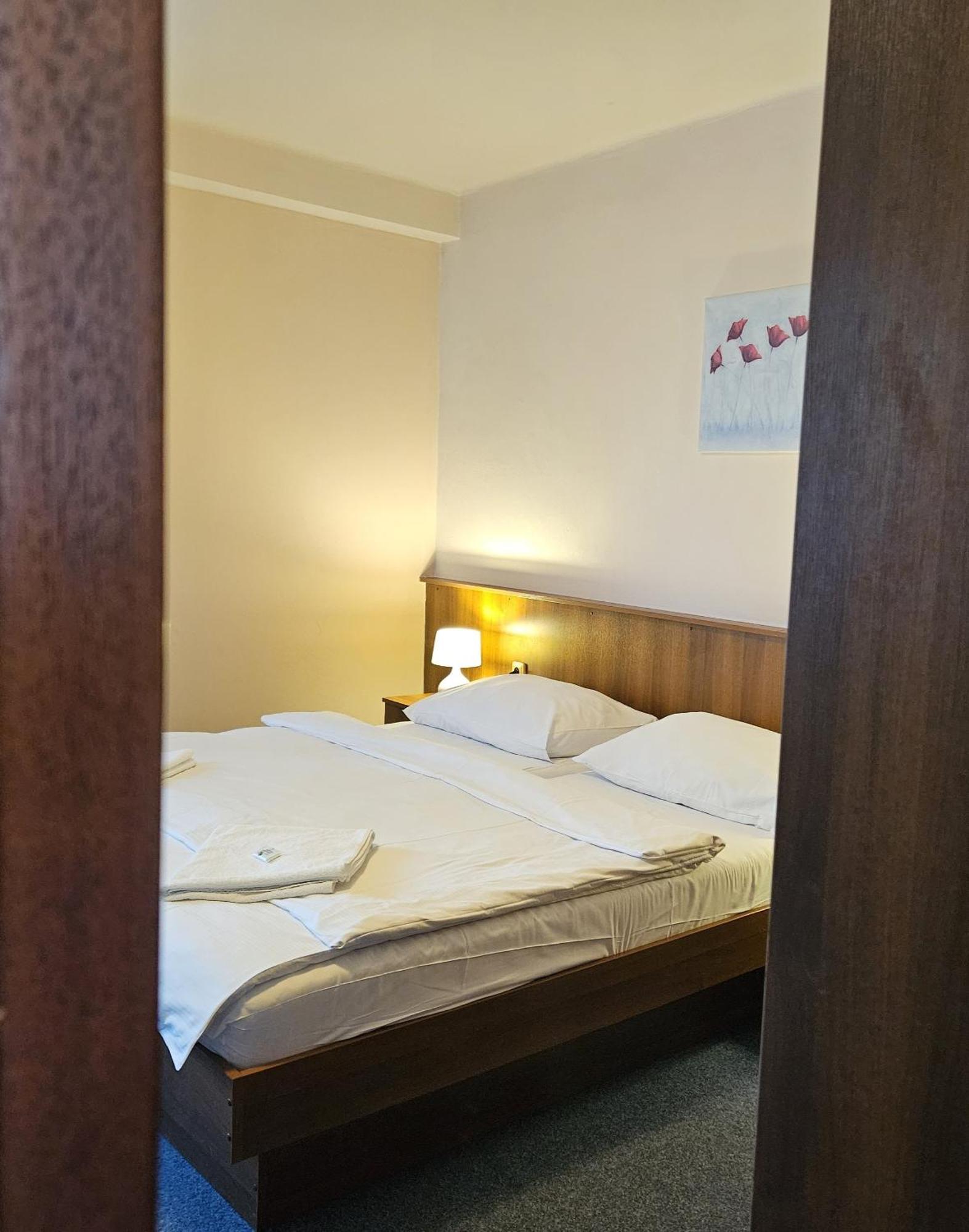 Hotel Trim Pardubice Exteriör bild