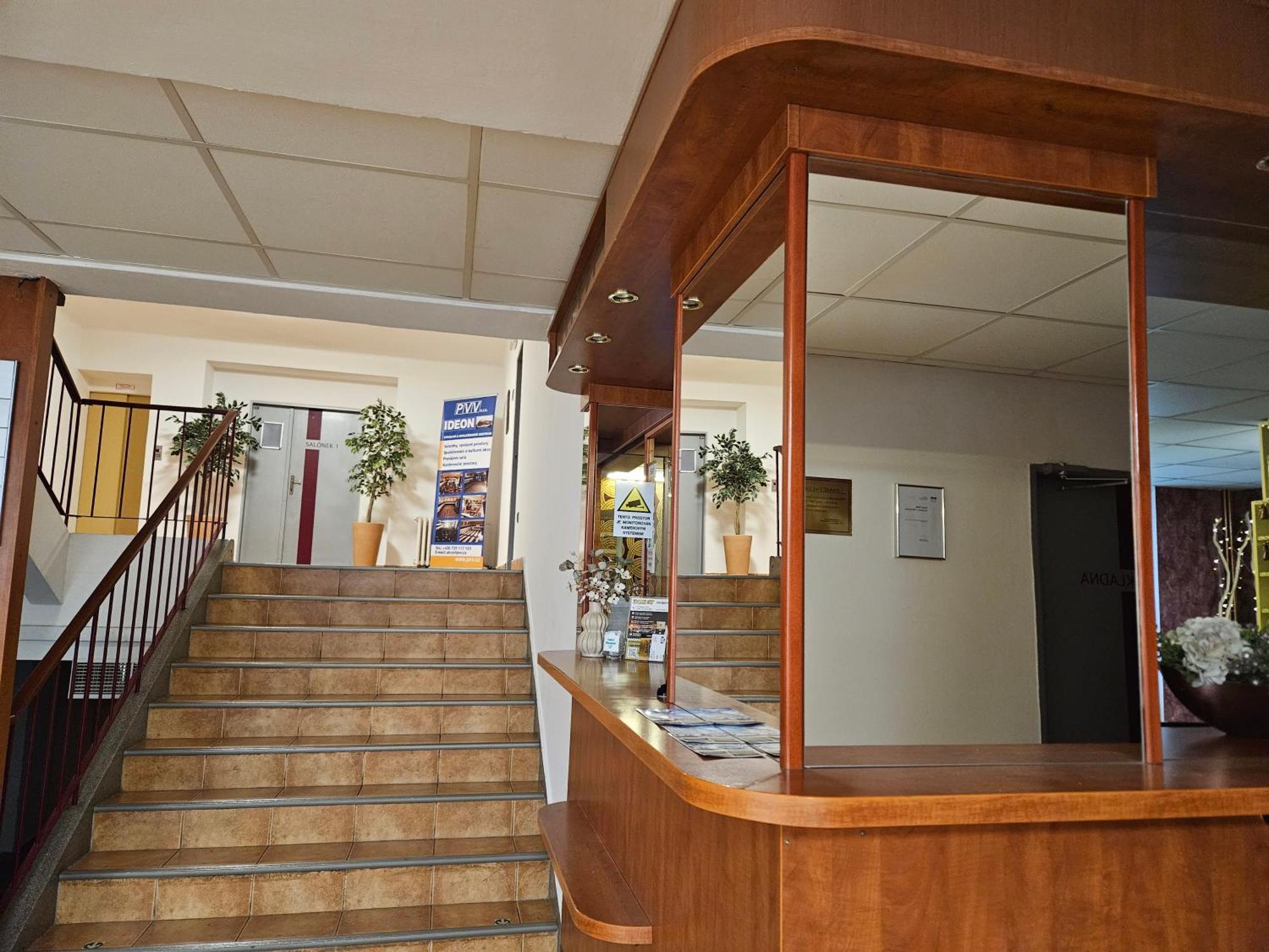 Hotel Trim Pardubice Exteriör bild