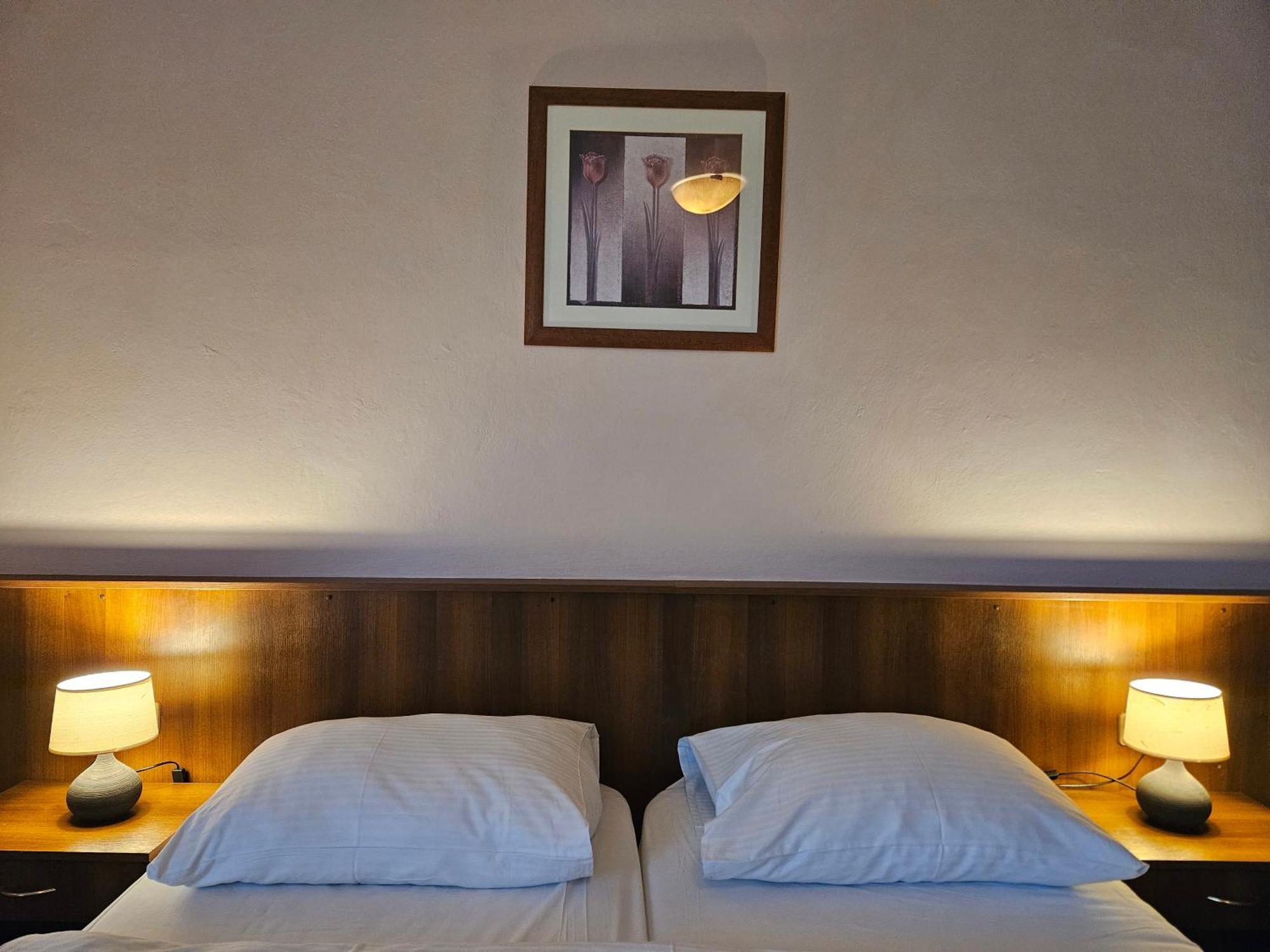 Hotel Trim Pardubice Exteriör bild